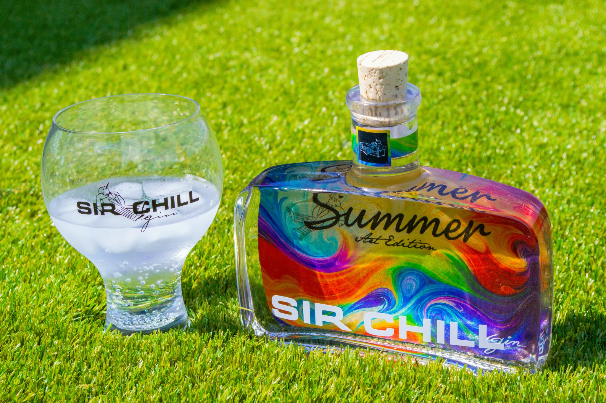 Unique flavours sometimes call for exclusive editions. Sir Chill Summer Edition will be available as a limited edition from June 15th until the end of August 2023. With an alcohol content of 42% and a recognisable aroma of tobacco, Conference pear and peppermint, this is an approachable gin perfect for celebrating warm summer days. Don’t miss your chance and order this limited edition at a distribution point or online. 2