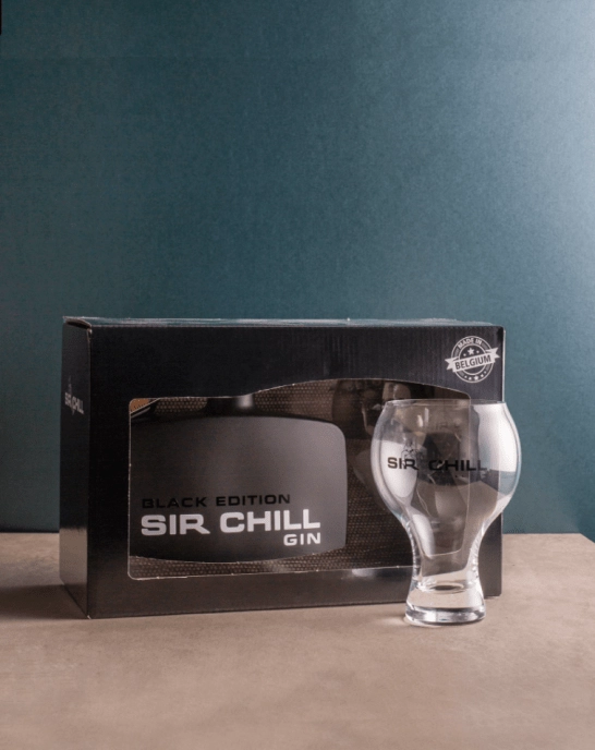 Wenn Sie einem Gin-Liebhaber eine Freude machen möchten, ist Sir Chill die richtige Wahl. Unsere einzigartigen Geschmackskombinationen und unsere durchdachte Herangehensweise garantieren den Erfolg Ihres Geschenks. Wir haben spezielle Verpackungen entwickelt, um unsere Getränke optimal zur Geltung zu bringen. Wählen Sie aus: Verpackungsarten:  Gin to its perfection  Geschenkset  Geschenkbox 3