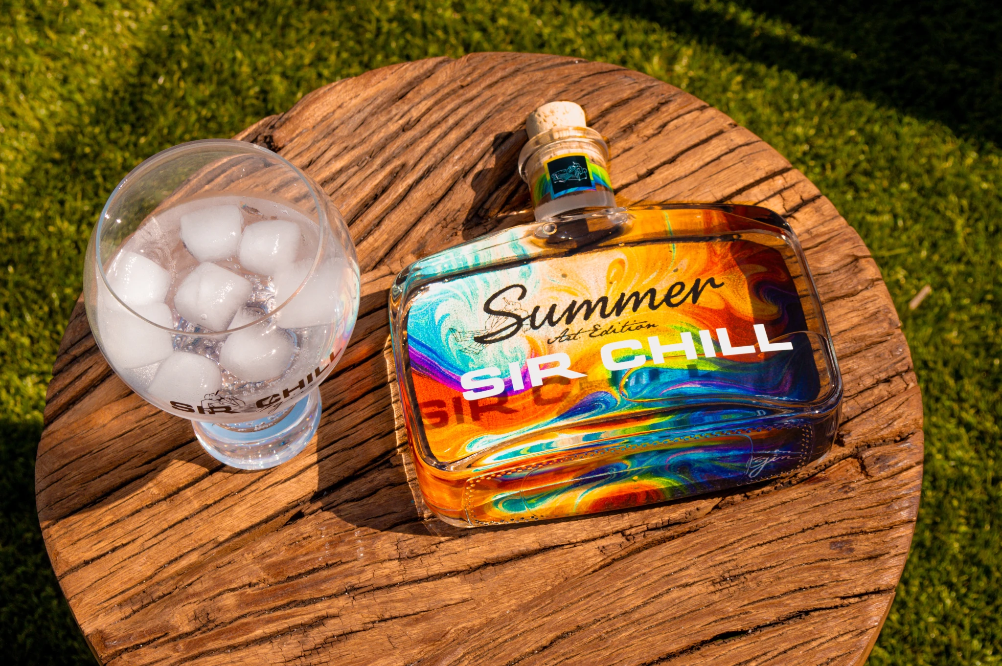 Unique flavours sometimes call for exclusive editions. Sir Chill Summer Edition will be available as a limited edition from June 15th until the end of August 2023. With an alcohol content of 42% and a recognisable aroma of tobacco, Conference pear and peppermint, this is an approachable gin perfect for celebrating warm summer days. Don’t miss your chance and order this limited edition at a distribution point or online. 3